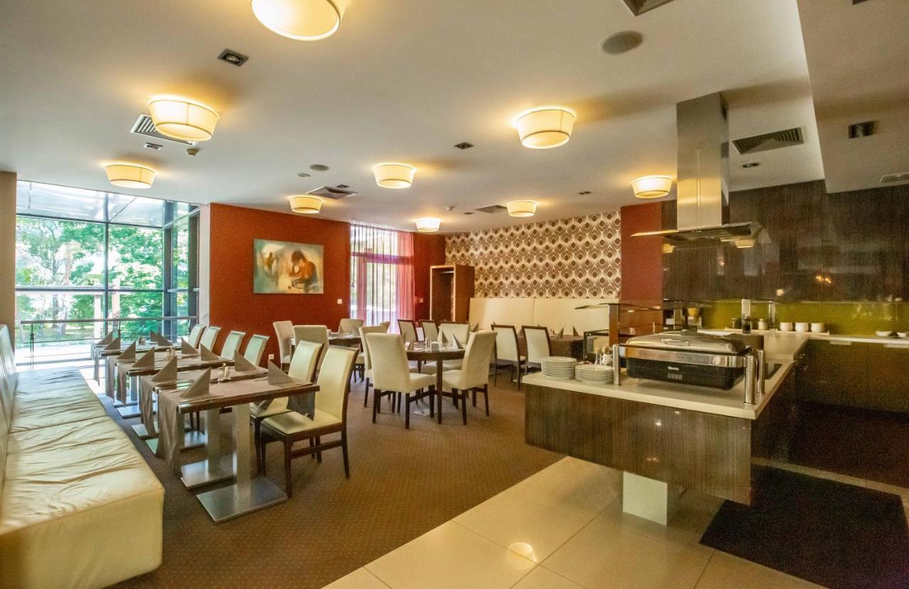 Impiq Hotel Trnava Extérieur photo