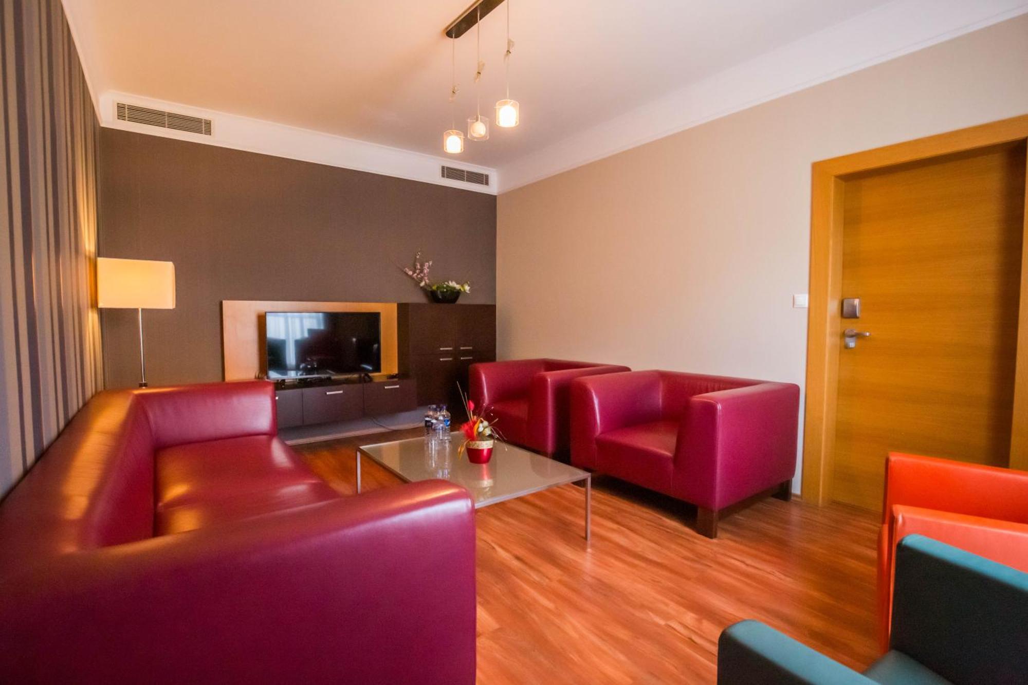 Impiq Hotel Trnava Extérieur photo